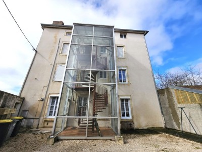 Ensemble immobilier: appart. : 2 T2, 1 T3 1 studio A VENDRE - ST JEAN DE LOSNE - 45 m2 - 196000 €