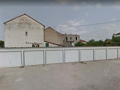 GARAGE A LOUER - CHALON SUR SAONE - 10 m2 - 64,50 &euro; charges comprises par mois