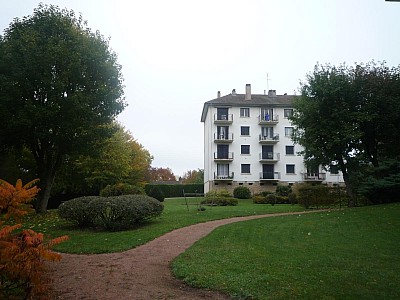 GARAGE A LOUER - PARAY LE MONIAL - 61€ charges comprises par mois