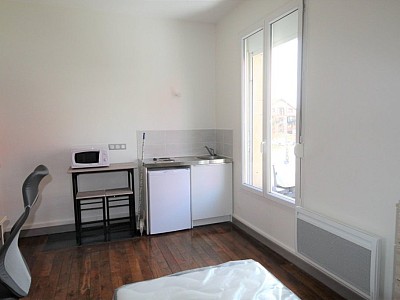 STUDIO MEUBLE A LOUER - CHALON SUR SAONE - 14.87 m2 - 390€ charges comprises par mois