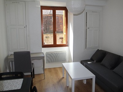 STUDIO A LOUER - BEAUNE - 17,98 m2 - 415 € charges comprises par mois