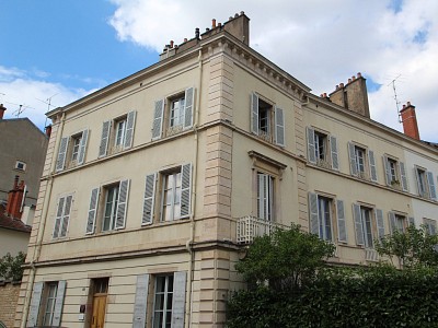 STUDIO A LOUER - DIJON - 13,28 m2 - 350 € charges comprises par mois