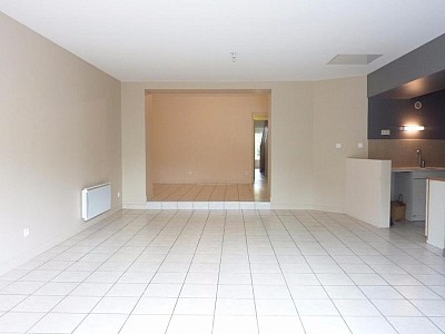 APPARTEMENT T4 A LOUER - OUROUX SUR SAONE - 121.9 m2 - 690 &euro; charges comprises par mois