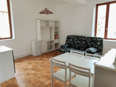 GRAND STUDIO CENTRE VILLE A LOUER - PARAY LE MONIAL - 25.72 m2 - 315 € charges comprises par mois