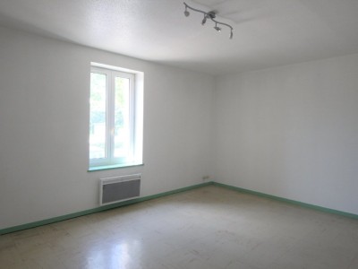 APPARTEMENT T3 A LOUER - PIERRE DE BRESSE - 75 m2 - 585 &euro; charges comprises par mois