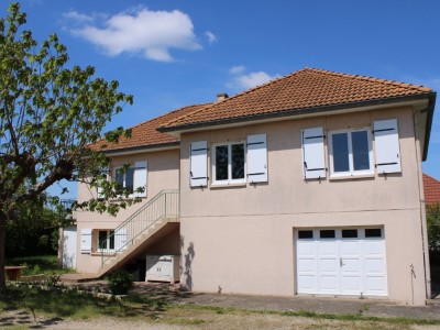 maison 4 chambres et 3 garages A VENDRE - BEY - 120 m2 - 180000 €