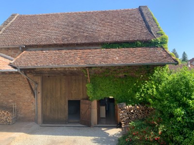MAISON EN PIERRES, GRANGE ET JARDIN A VENDRE - NANTON - 185 m2 - 244000 €