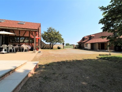 ferme Bressane, 2 logements, dpendances, piscine A VENDRE - LESSARD EN BRESSE - 122 m2 - 329000 €