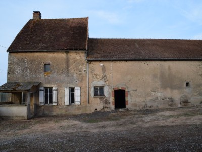 Maison d habitation et btiments agricoles A VENDRE - ARNAY LE DUC - 60 m2 - 86000 €