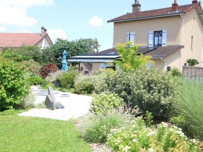 Maison de ville avec terrain. A VENDRE - LOUHANS - 106 m2 - 299000 €