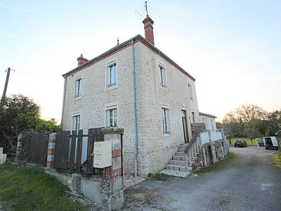 APPARTEMENT TYPE 4 DANS MAISON A LOUER - MERVANS - 107 m2 - 710�&euro; charges comprises par mois