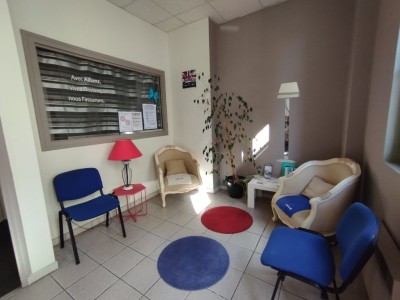 LOCAL COMMERCIAL A LOUER - CHALON SUR SAONE - 61.99 m2 - 640 € HC par mois