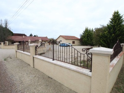 Maison + dpendances A VENDRE - BANTANGES - 190 m2 - 349900 €