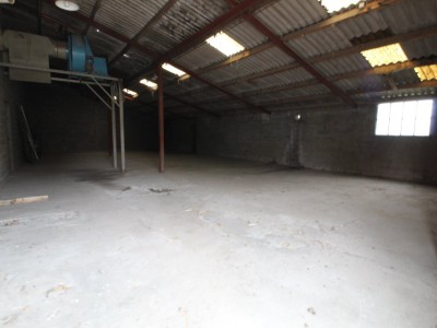 ENTREPOT FERME A VENDRE - BANTANGES - 250 m2 - RÉALISÉ