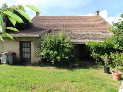 maison en pierre 2 chambres A VENDRE - L ABERGEMENT ST COLOMBE - 100 m2 - 138000 €