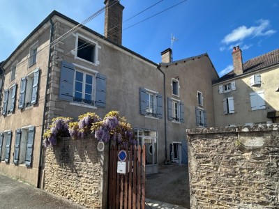 MAISON DE VILLE AVEC JARDIN ET DPENDANCES - SENNECEY LE GRAND - 210 m2 - VENDU