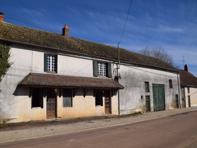 Maison de village et dpendances A VENDRE - MALIGNY - 118 m2 - 109000€