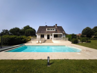 MAISON A LOUER - ST REMY - 181.73 m2 - 2000€ charges comprises par mois
