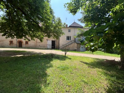 MAISON EN PIERRES, GRANGE ET GRAND JARDIN ET PRS A VENDRE - ETRIGNY - 118 m2 - 135000€
