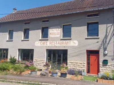 Ancienne auberge rnove en habitation A VENDRE - MANLAY - 380 m2 - 285000€
