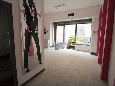 LOCAL COMMERCIAL A VENDRE - CHALON SUR SAONE - 81.84 m2 - 51000€