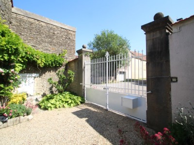 Maison de village en pierre  rafrachir A VENDRE - FUSSEY - 130 m2 - 284000€