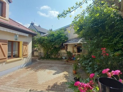 Maison rnove 5 chambres et un studio A VENDRE - ARNAY LE DUC - 216 m2 - 210000€