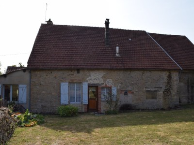 Ensemble de btiments agricoles et habitation A VENDRE - ARCONCEY - 98 m2 - 110000€