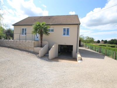 Maison sur sous sol et terrain, A VENDRE - MONTRET - 117 m2 - 169000€