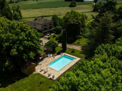 MAISON EN PIERRES,PISCINE,DEPENDANCES,GRANDS PRES A VENDRE - MONTBELLET - 230 m2 - 660000€