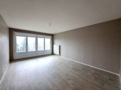 BAT C A LOUER - LUZY - 64.88 m2 - 470€ charges comprises par mois