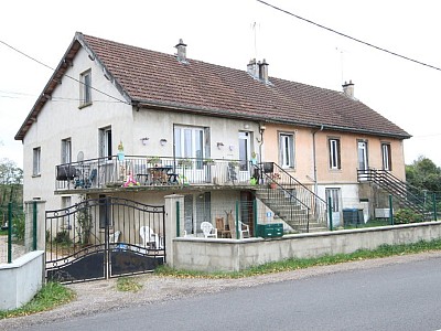 Immeuble avec 3 appartements et terrain A VENDRE - BRANGES - 254 m2 - 120�000�&euro;