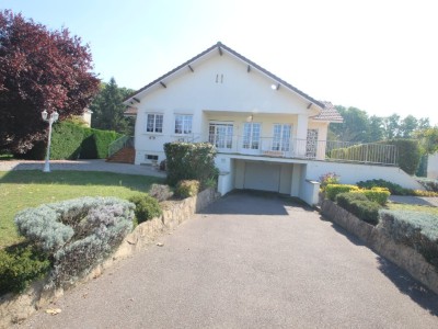Maison avec sous sol et piscine A VENDRE - PIERRE DE BRESSE - 340 m2 - 249�900�&euro;
