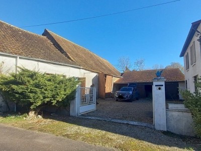 Maison de village et d�pendances A VENDRE - SAUSSEY - 100 m2 - 63�000�&euro;