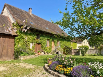 Maison en pierres avec grand jardin vue Saône A VENDRE - GIGNY SUR SAONE - 290 m2 - 350 000 &euro;