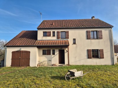Maison traditionnelle A VENDRE - ST SERNIN DU PLAIN - 148 m2 - 249�000�&euro;