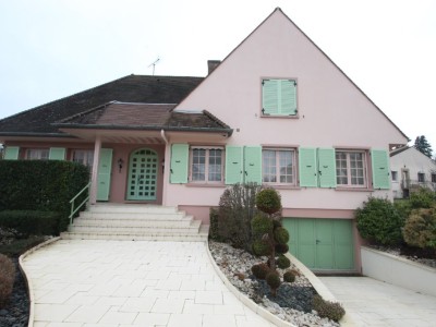 Maison sur sous sol et terrain, A VENDRE - CHATEAURENAUD - 180 m2 - 295�000�&euro;