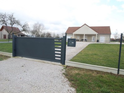 Maison de plain pied avec garage et terrain. A VENDRE - SIMARD - 113 m2 - 255�000�&euro;