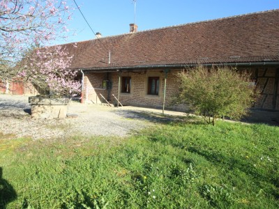 Ferme bressane mitoyenne avec terrain, A VENDRE - LE FAY - 125 m2 - 162�000�&euro;