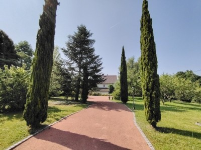 MAISON A VENDRE - ST GERMAIN DU PLAIN - 264.25 m2 - 350�000�&euro;