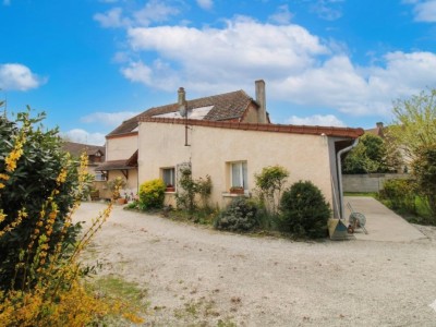 Maison 5 chambres et garage A VENDRE - LESSARD EN BRESSE - 220 m2 - 244�000�&euro;