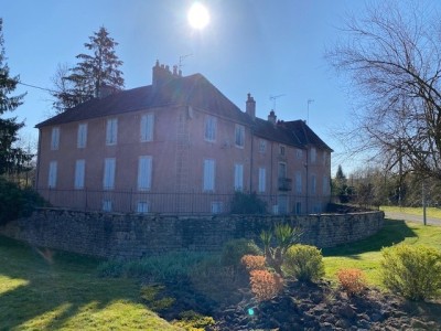 ENSEMBLE IMMOBILIER A VENDRE - ARNAY LE DUC - 500 m2 - 170 000 &euro;