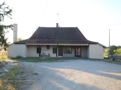 Ferme avec dépendances et terrain. A VENDRE - FRANGY EN BRESSE - 87 m2 - 147 000 &euro;