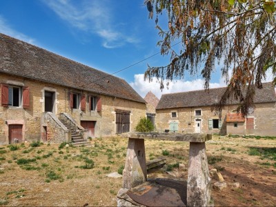 ANCIEN CORPS DE FERME EN PIERRE A VENDRE - BUXY - 154 m2 - 156 000 &euro;