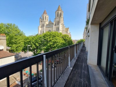 DIJON HYPER CENTRE- PLACE SAINT BÉNIGNE A VENDRE - DIJON Hyper Centre ville - 140.47 m2 - 495 000 &euro;