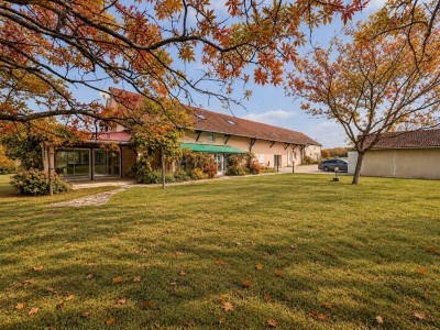 Propriété avec vaste jardin, étang et dépendances A VENDRE - BEAUNE - 300 m2 - 495 000 &euro;