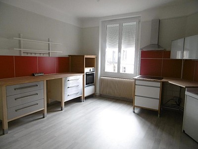 MAISON A LOUER - PARAY LE MONIAL - 137.62 m2 - 700 &euro; charges comprises par mois