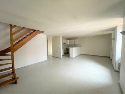 APPARTEMENT T3 A LOUER - GIVRY - 77,64 m2 - 525 € charges comprises par mois