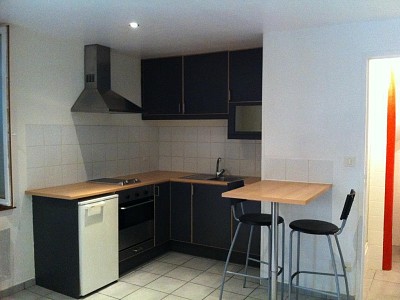 APPARTEMENT T1 A LOUER - BEAUNE 65 RUE DE LORRAINE - 25.02 m2 - 380 € charges comprises par mois