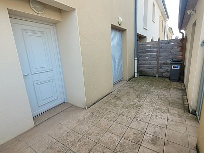MAISON A LOUER - CHAMPFORGEUIL - 92 m2 - 915€ charges comprises par mois